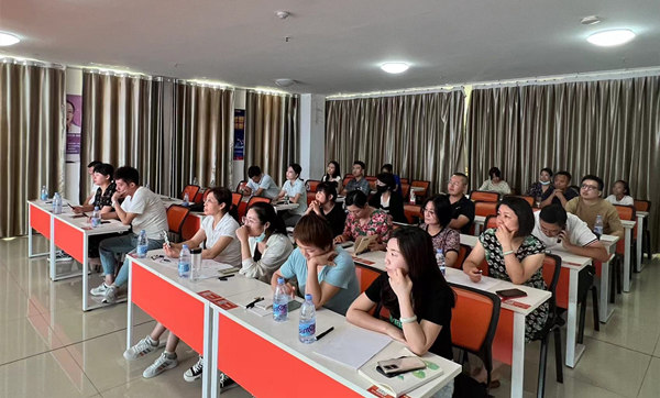 智聯(lián)數(shù)字萊州分公司短視頻數(shù)字化營(yíng)銷(xiāo)拓客培訓(xùn)圓滿(mǎn)結(jié)束