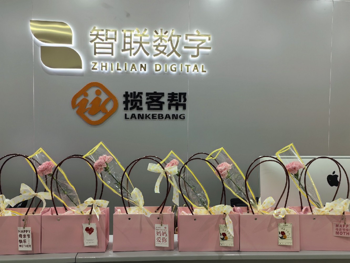 以花之名，獻(xiàn)愛(ài)母親-智聯(lián)數(shù)字母親節(jié)準(zhǔn)備了一份特別的禮物!